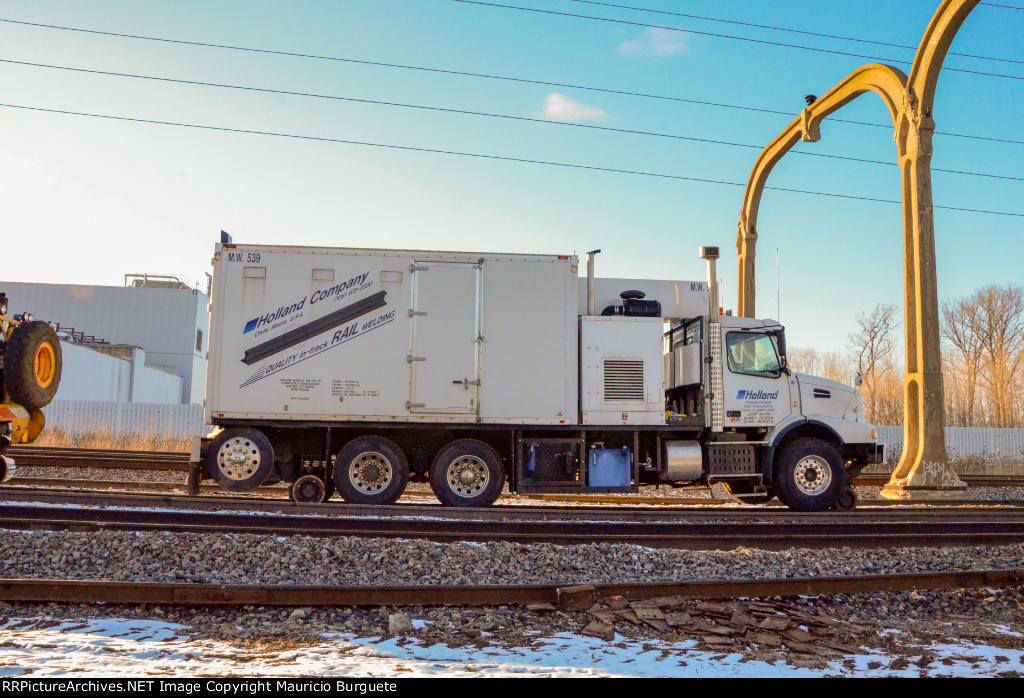 MW Holland Rail welding Truck